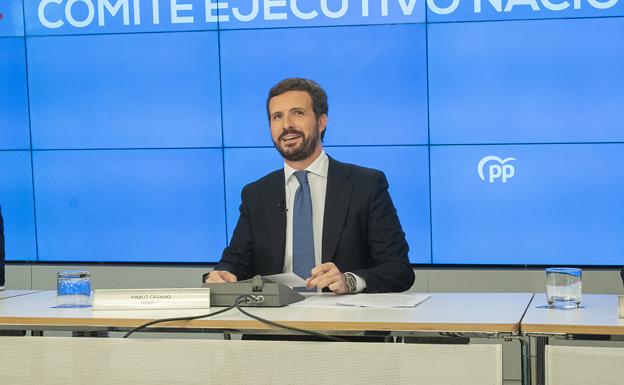 Casado cierra Génova pero elude la autocrítica por el desastre en Cataluña