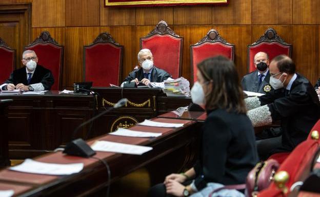 El TSJA ratifica la condena al hombre que asesinó a navajazos a otro a la salida de un bar en Villaviciosa