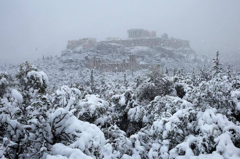 Atenas cubierta por el blanco manto de la nieve