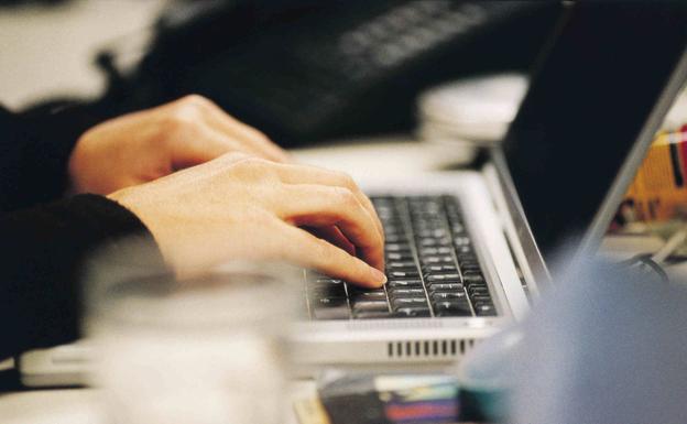 Arriondas acoge un proyecto pionero de alfabetización digital para los más vulnerables