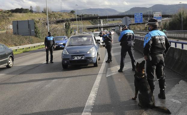 Salud prorroga el cierre de Gijón y saca del nivel de riesgo extremo a Mieres, San Martín y Siero