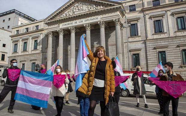 Los colectivos trans amenazan con una gran huelga de hambre