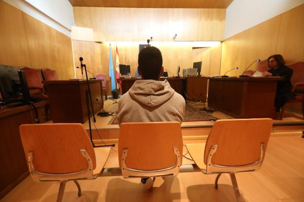 La Audiencia revoca el auto judicial de Avilés y envía a prisión al agresor sexual de Bustiello