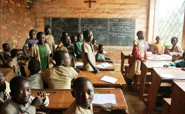 La asociación gijonesa SOS Burundi becará el próximo curso a 202 estudiantes de entre 11 y 22 años