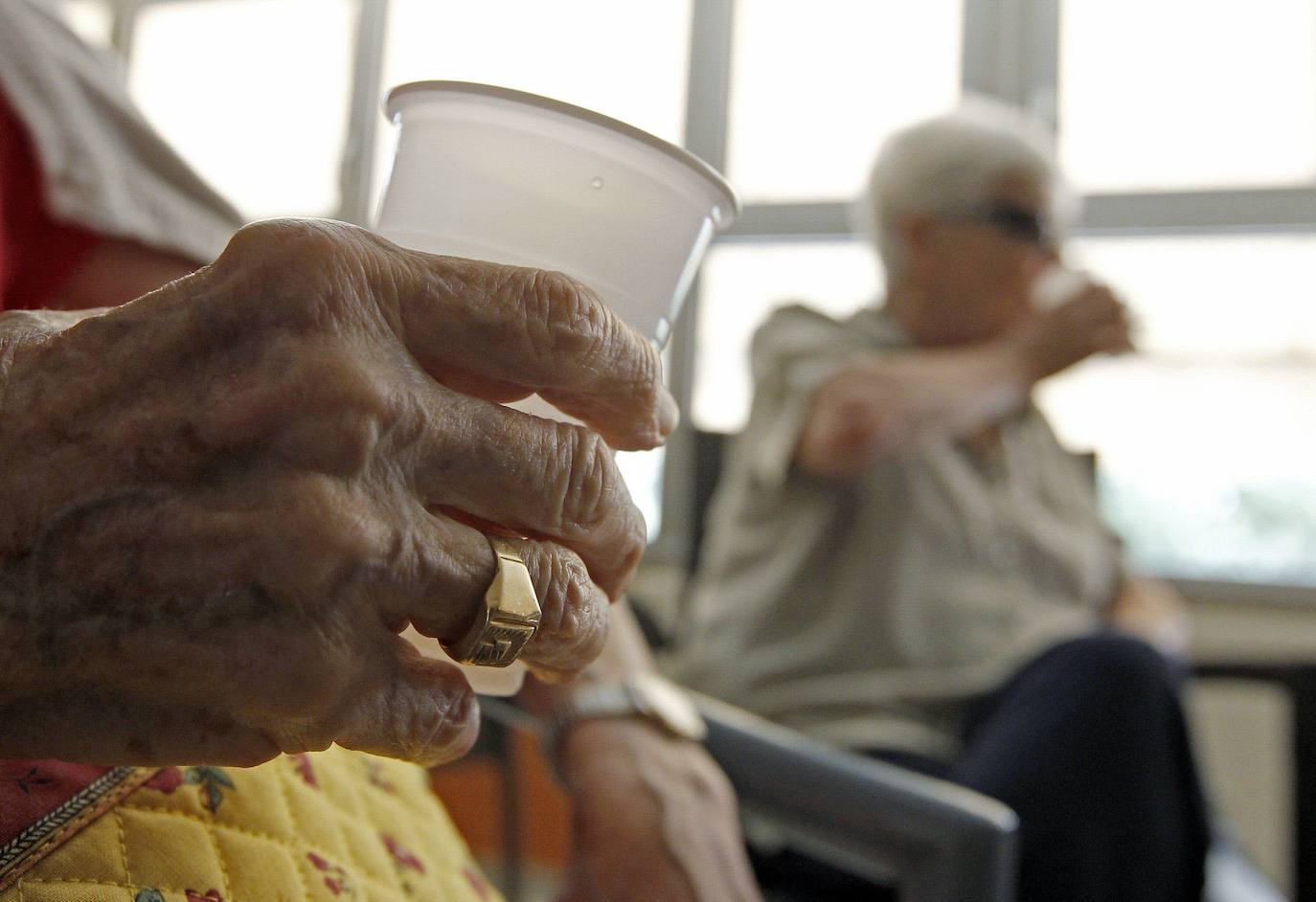 A juicio en Oviedo la sanitaria que zarandéo a una anciana en silla de ruedas por negarse a dormir