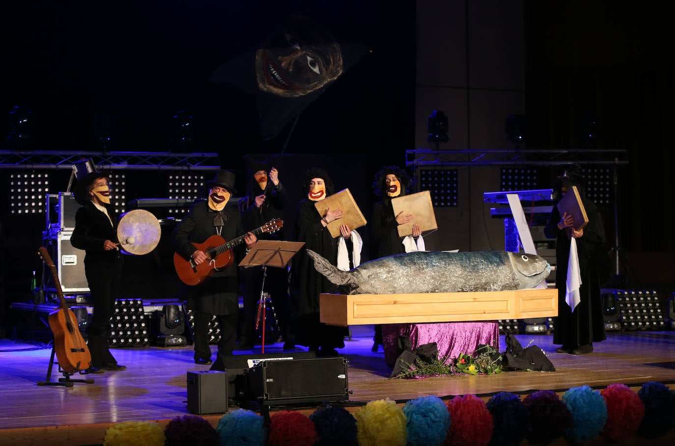 El antroxu en Oviedo, sin desfile pero con música