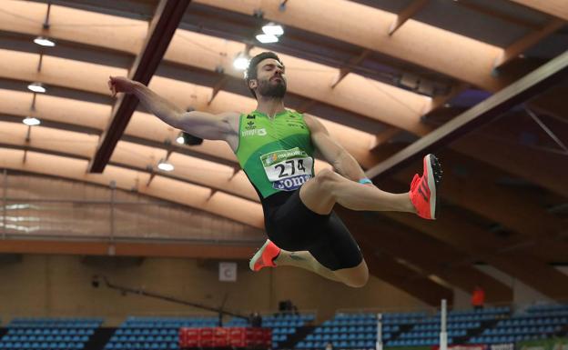 Javier Cobián se proclama subcampeón de España de salto de longitud