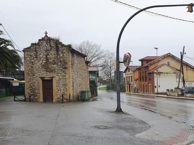 La capilla de San Pelayo de Trasona podría arreglarse gracias a la venta de un terreno