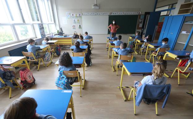 Sanidad y Educación piden ahora que la ventilación en las aulas se haga «de forma permanente»