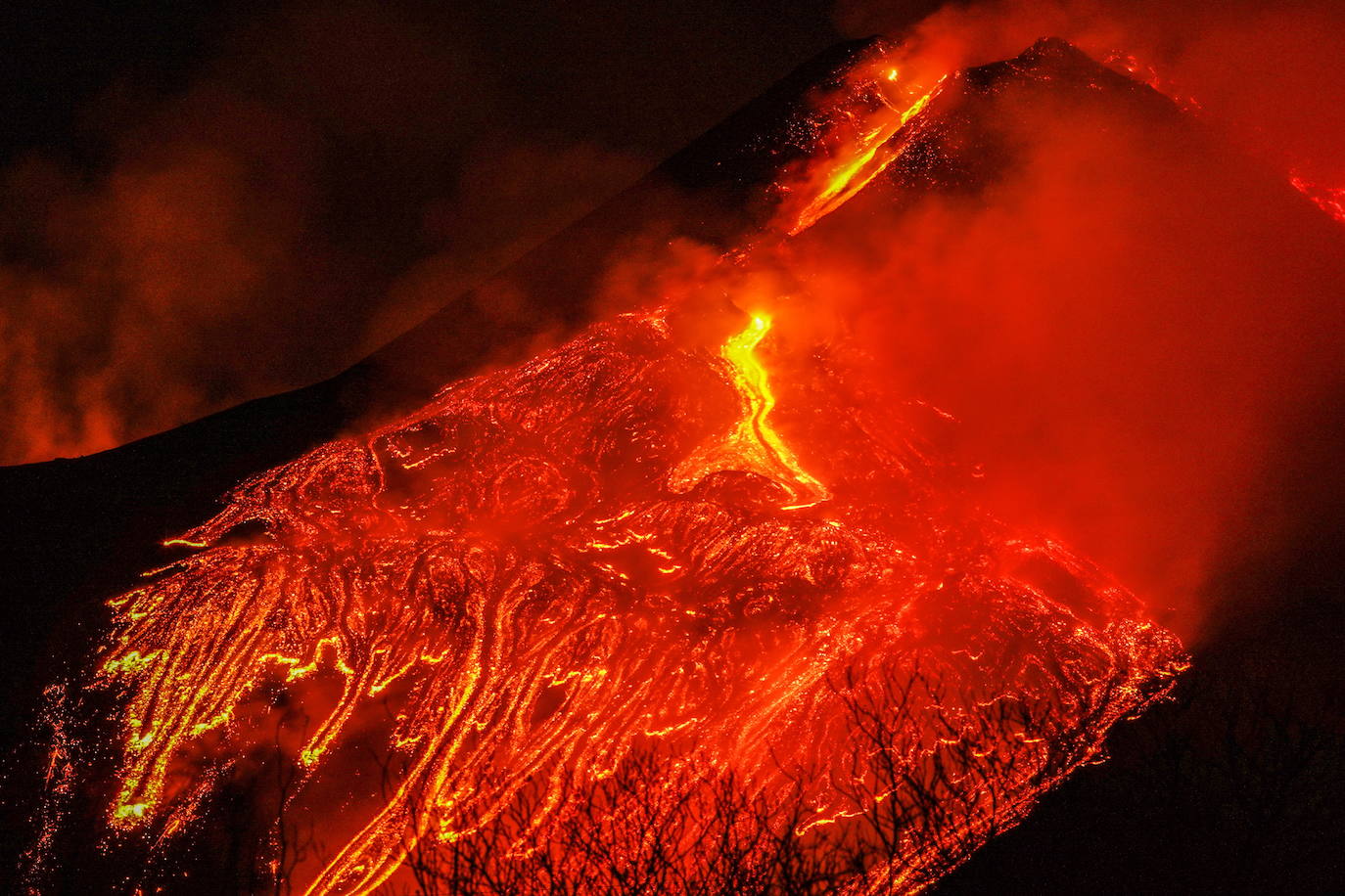 Las impresionantes imágenes de la erupción del volcán Etna