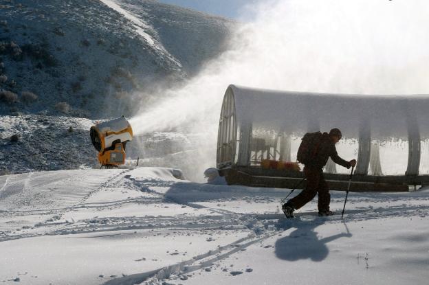 Las estaciones de esquí mantienen las taquillas al fallar su web de reservas