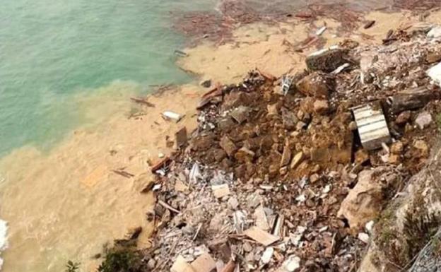 Decenas de féretros caen al mar al derrumbarse un cementerio situado en un acantilado en Italia