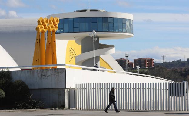 El Centro Niemeyer de Avilés reabre con una nueva exposición de fotografía, cine y música