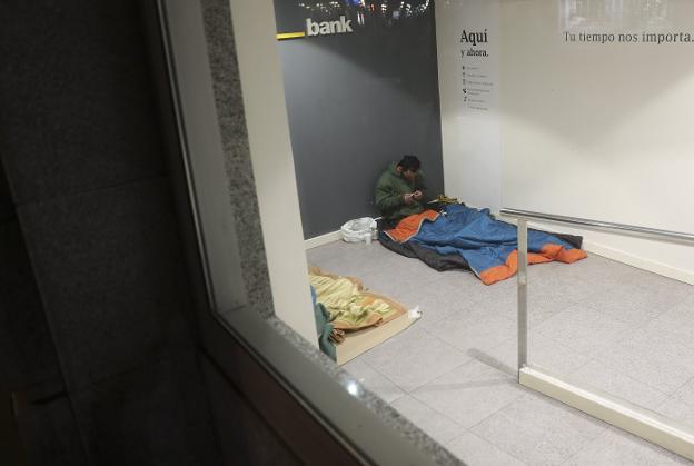 El Principado urge al ministerio a asumir los 9.000 casos de ingreso mínimo pendientes