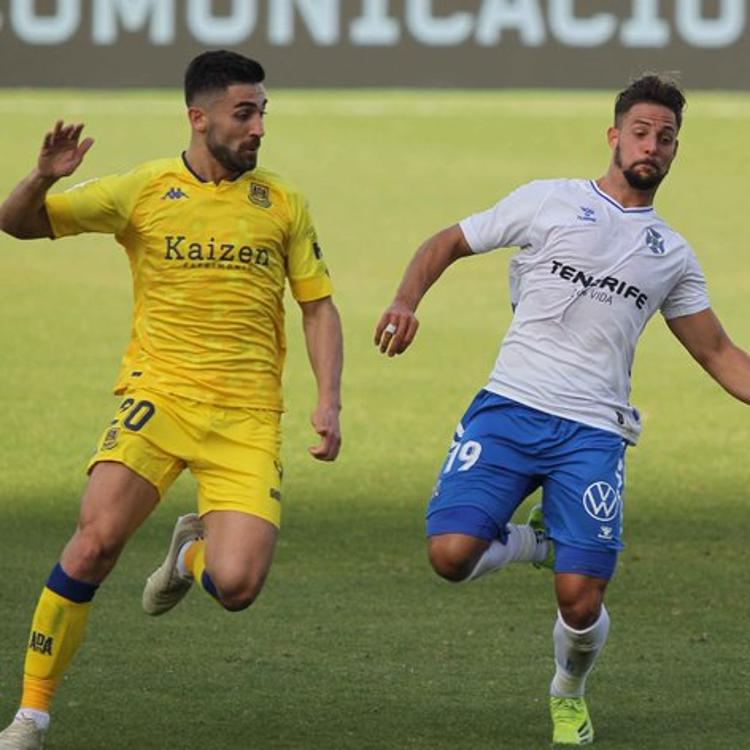 Vídeo: El Tenerife golea al Alcorcón en un final loco