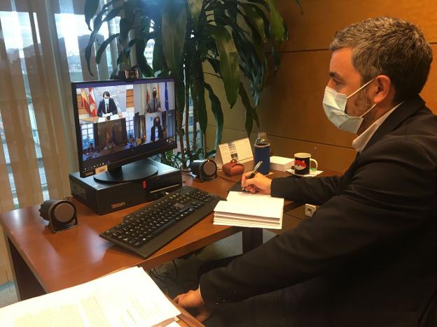 La lista de desencuentros entre Barbón y Sánchez crece con el Ingreso Mínimo Vital y el lobo