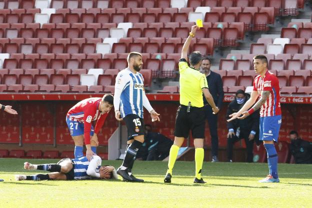 Las tarjetas dejan al Sporting huérfano de su artillero ante la 'Ponfe'