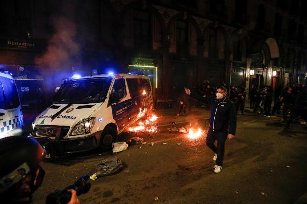 La violencia callejera en Barcelona complica las negociaciones para la formación del Govern