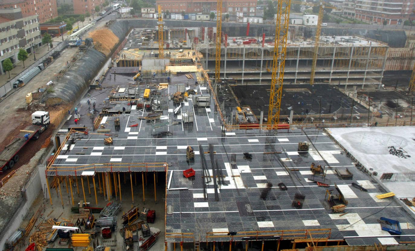 El centro comercial Calatrava: 13 años que acaban en cierre