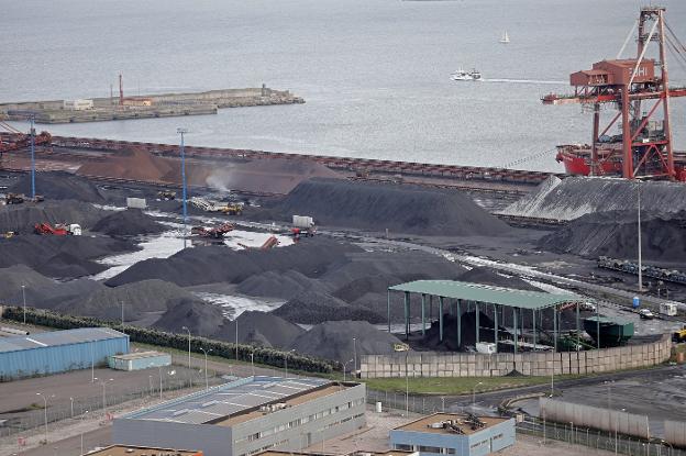 El Puerto invierte 2,1 millones en la limpieza de El Musel, el Muelle y Aboño