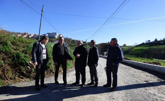 Se reanuda el acondicionamiento de los accesos a Máñores, en Tineo