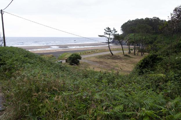 Costas estudia reordenar el uso de las playas valdesanas de Otur y Cueva