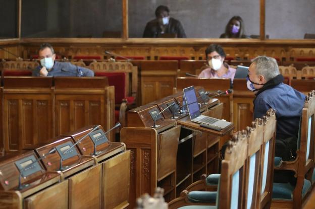 Bienestar prepara un calendario de actuaciones en la vivienda pública tras la bronca con IU