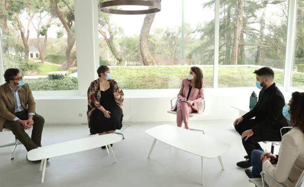 Doña Letizia vuelve a 'ejercer' de periodista