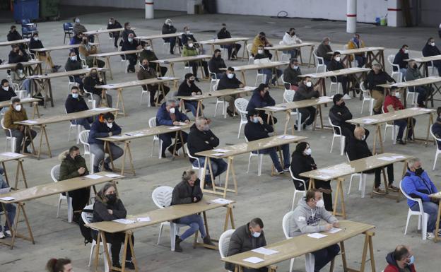 140 aspirantes a diez plazas de conductor de autobús en Mieres