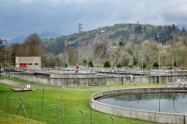 Medio Ambiente construirá un colector para evacuar las aguas de la depuradora al Sella