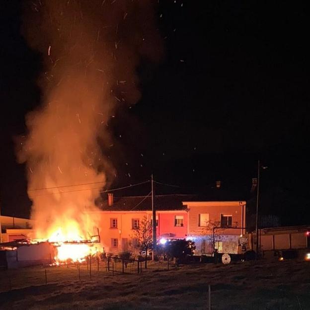 Incendio de un hórreo en Camás