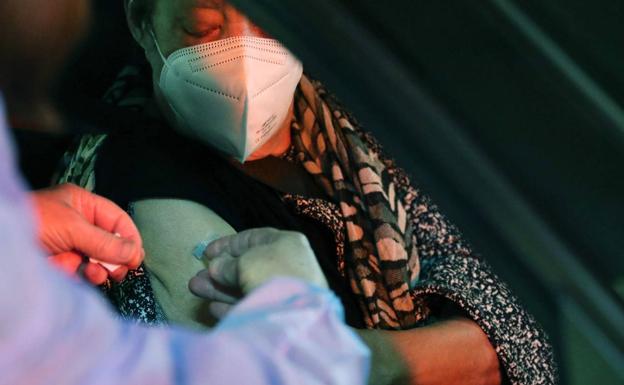 Salud achaca a la cepa británica, que supone el 96,4% de los casos, que no desciendan los contagios