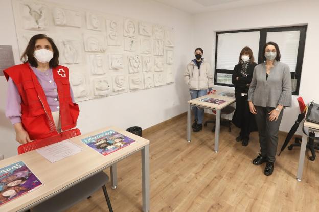Cruz Roja exhibe en su sede un mural feminista obra del IES Menéndez Pidal