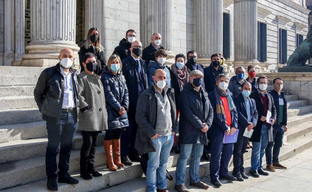 El PSOE ve inconstitucional la moción sobre lenguas cooficiales y busca rebajarla