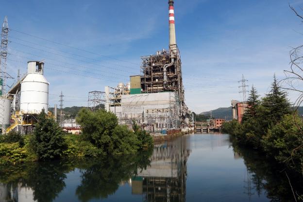 Langreo reclama las ayudas por el cierre de la térmica tras el rechazo del ministerio