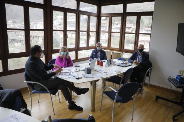 Los comercios del Alto Nalón se suman al plan para mejorar sus competencias digitales