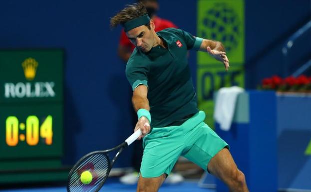 Regreso triunfal de Federer tras trece meses fuera de las pistas