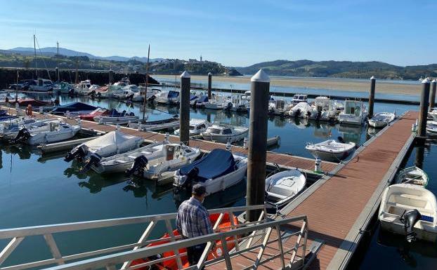 Astilleros Gondán financiará el dragado del muelle sur del puerto de Castropol