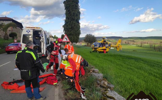 Herido grave un motorista tras sufrir un accidente en Tineo