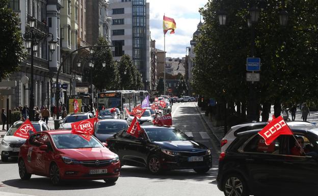 Los sindicatos vuelven a la calle en defensa de la industria asturiana: será el día 22, en la explanada del Niemeyer