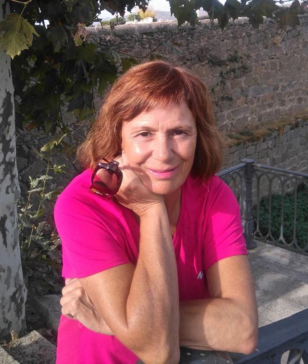 La verdá desnuda d'una poeta esencial