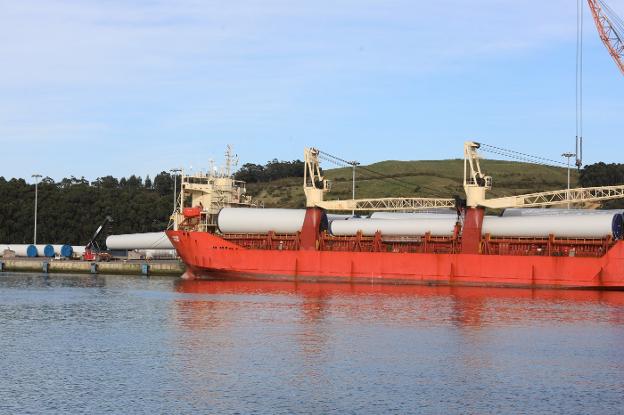 Crecen los tráficos en el Puerto de Avilés después de encadenar doce meses de descensos