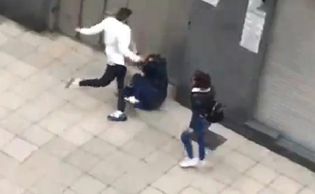 La Policía detiene al agresor del abogado e imputa a su pareja por omisión de socorro