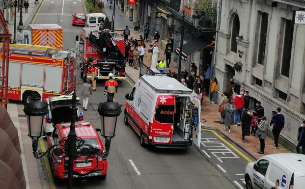 Fallece el conductor de un vehículo tras sufrir un infarto y causar un accidente en Oviedo