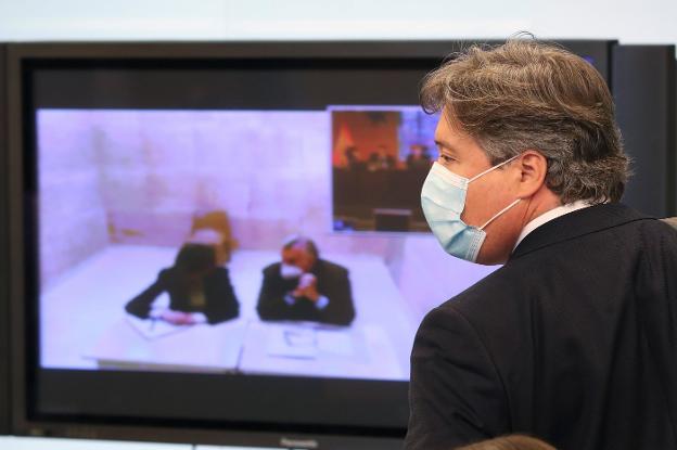 Bárcenas asegura que grabó a Rajoy destruyendo documentos contables