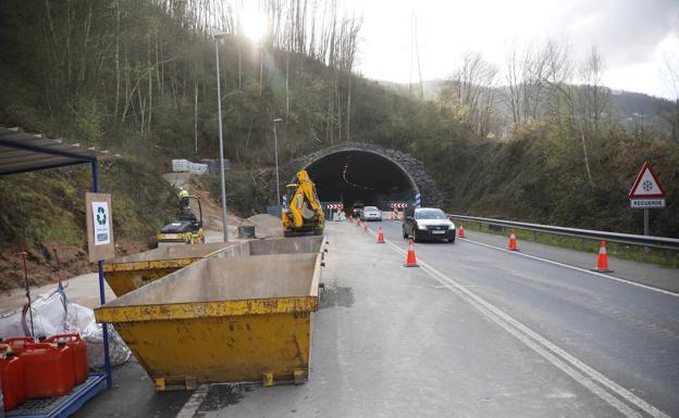 El Principado estima que la reparación del túnel de Sotrondio se alargue, al menos, hasta junio