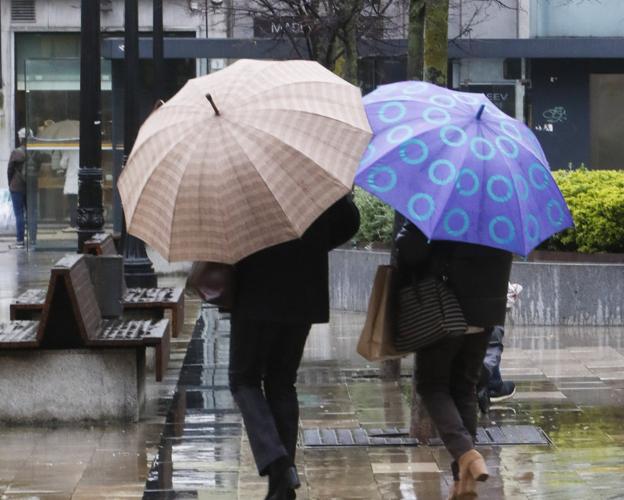 El frío desploma los termómetros bajo cero en zonas de montaña de Asturias