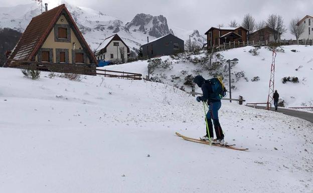 La primavera llega a Asturias con nieve y temperaturas bajo cero