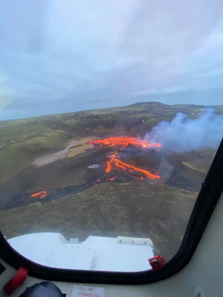 Erupción volcánica cerca de la capital de Islandia