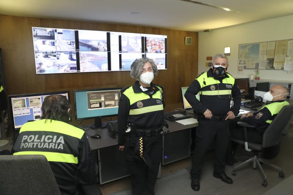 Los fieles guardianes de El Musel